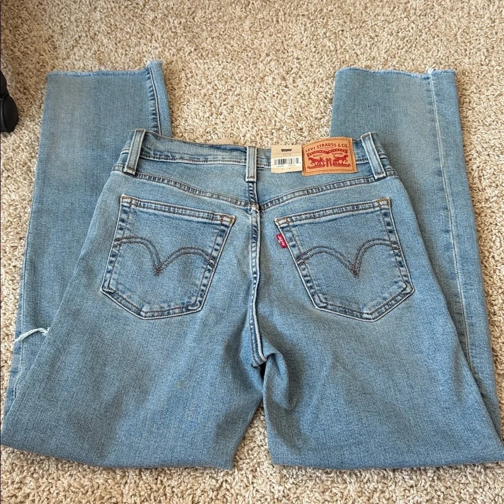 Levi's Women’s Light Blue Straight Jeans- Wedgie straight! Size 26x28 - Picture 7 of 11